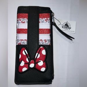 New Disney Parks credit card holder and wallet